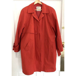 London Fog - Women's red trench coat , belt, pockets, size 8 Regular